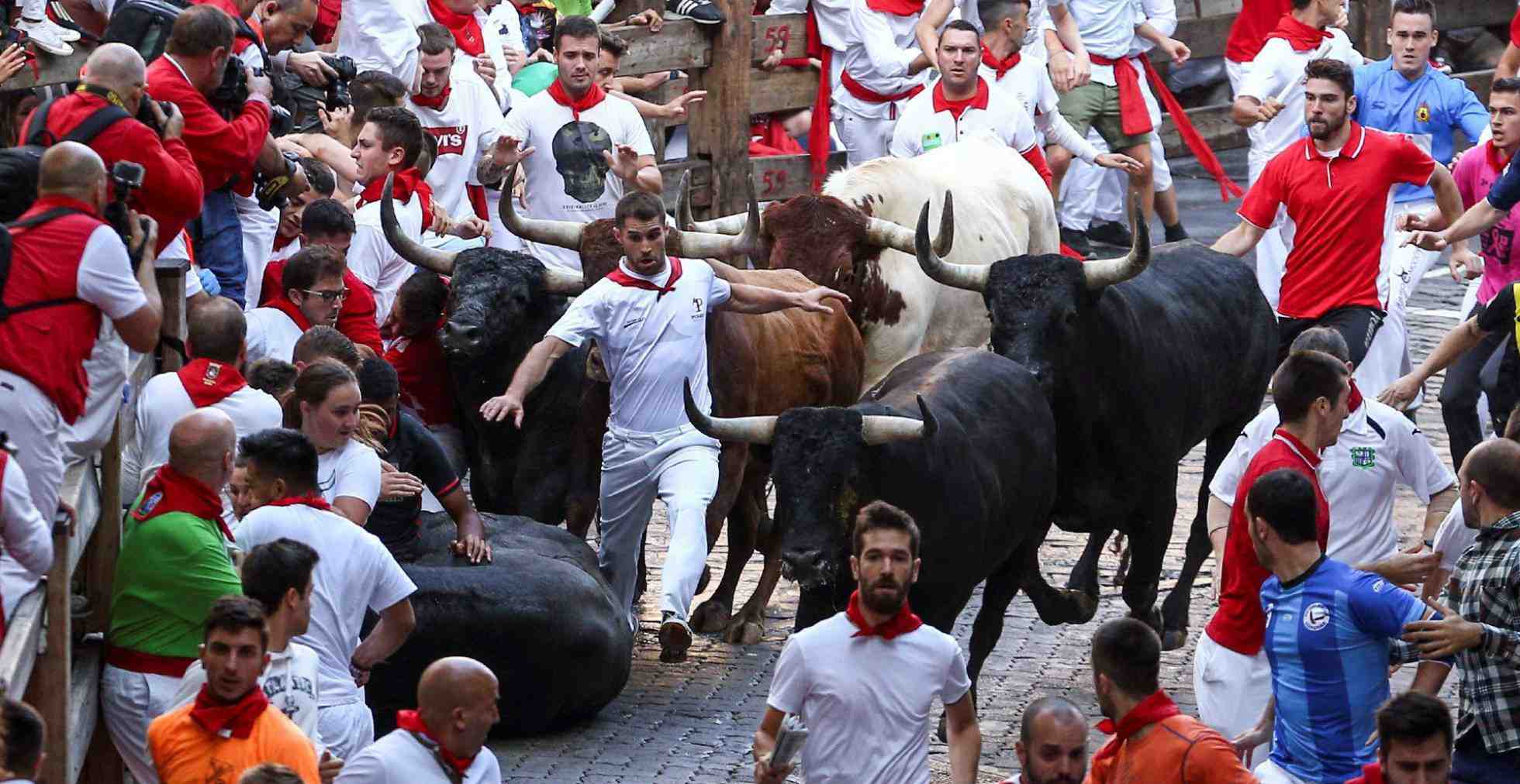 hiszpania zwyczaje ciekawostki pamplona Hiszpania San Fermin Wycieczka